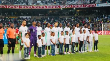 قائد منتخب نيجيريا يعلن حل أزمة النسور قبل تصفيات كأس العالم 2026